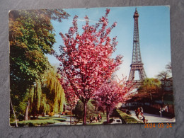 LA TOUR EIFFEL - Tour Eiffel