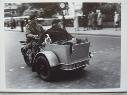 CP Moto Tricycle Paris 1957, Photo R.Doisneau - Motorbikes