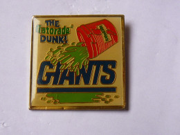 Pins SPORT FOOTBALL AMERICAIN DOUCHE GATORADE - Boissons