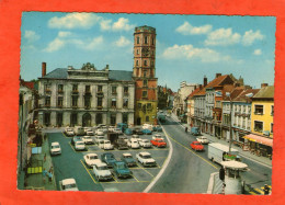 MENEN - Grand'Place - Hôtel De Ville Et Beffroi -(Vieilles Voitures) - Menen