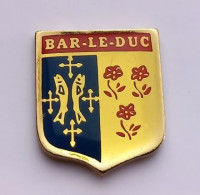 A104 Pin's Armoiries Blason Bar Le Duc Meuse Poisson Bar Fleur Pensée Achat Immédiat - Villes