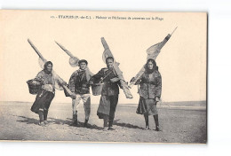 ETAPLES - Pêcheur Et Pêcheuses De Crevettes Sur La Plage - état - Etaples