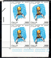 ITALIA REPUBBLICA ITALY 1982 CAMPIONATO MONDIALE DI CALCIO CAMPIONE DEL MONDO LIRE 1000 QUARTINA ANGOLO DI FOGLIO MNH - 1981-90: Mint/hinged