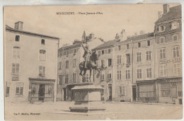 Mirecourt  88  Carte Circulée  La Place Jeanne D'Arc Et La Statue Et Magasins - Mirecourt