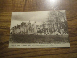 CPA Campagne De 1914 - Ruines D' Ypres - Porte Du Cloitre, Place Vandenpeereboom - Ieper