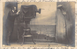 PHOTOGRAPHIE - L'ingenieux Photographe - Fantaisie - Oblit Bapwaba Warsaw - Carte Postale Ancienne - Photographie