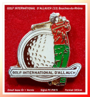 SUPER PIN'S "GOLF International D'ALLAUCH" (13) Signé FC, Email Base Or Vernissé, Format 3X3cm - Libros & Cds