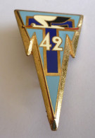 INSIGNE 42° REGIMENT DE TRANSMISSIONS - Dos Grenu - 2 Pontets - Y.  DELSART H 640 - Armée De Terre