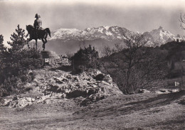 LAFFREY--1961--La Route Napoléon--La Statue De L'Empereur, Au Fond, Massif De Belledonne.....timbre....cachet LA MURE-38 - Laffrey