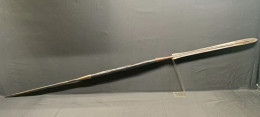 BELLE LANCE TRADITIONNELLE AFRICAINE , ETHNIE MASSAI, XIX° SIECLE, CHASSE AU LION ET BUFFLE, 133 CM - Blankwaffen