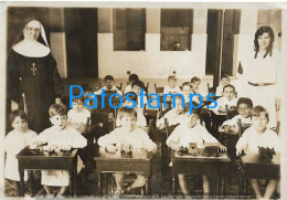 226052 ARGENTINA SCHOOL ESCUELA CHILDREN IN DESKS PUPITRES 17.5 X 12 CM PHOTO NO POSTAL POSTCARD - Argentina