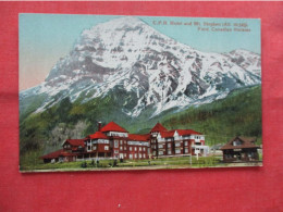 C.P.R. Hotel Field  Mt  Stephen Canadian Rockies CANADA      Ref 6363 - Non Classificati