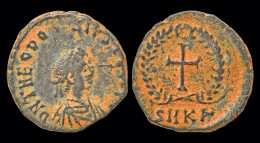 Theodosius II AE Nummus Cross - La Fin De L'Empire (363-476)