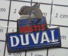 1616B Pin's Pins / Beau Et Rare / BOISSONS / ANISETTE DUVAL PASTIS DAUPHIN - Getränke