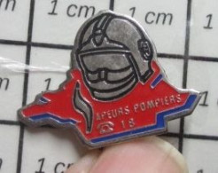 2319 Pin's Pins / Beau Et Rare / POMPIERS / LE 18 FLAMME INCENDIE CASQUE F1 - Firemen