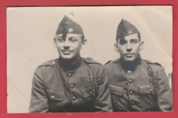 Mons - Deux Soldats Chez Le Photographe M. Blot , Rue Notre-Dame / Carte Photo ( Voir Verso ) - Mons