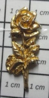 410B Pin's Pins / Beau Et Rare /  AUTRES / FLEUR EN METAL JAUNE ROSE Comme Un Bijou - Sonstige & Ohne Zuordnung