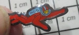 411E Pin's Pins / Beau Et Rare / SPORTS /  HOMMe GRENOUILLE ROUGE HGG PLONGEE SOUS MARINE - Buceo