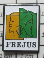 510F Pin's Pins / Rare Et De Belle Qualité / VILLES / FREJUS PROFILS ANTIQUES GREC OU ROMAIN - Villes