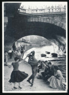 CPSM/CPM 10.5 X 15 Photographe ALMASY  Beebop  Danseurs Sur Les Quais Et Sous Un Pont  (années 50 ?) - Other & Unclassified