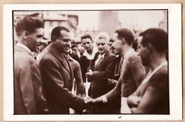 04740 / Curiosité United Colors Carte-Photo 1930s Tournoi FOOTBALL ? Cérémonie Officielle Présentation Equipe ? - Soccer