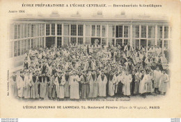 75 PARIS ECOLE PREPARATOIRE A L'ECOLE CENTRALE DUVIGNAU DE LANNEAU COURS RECREATION ELEVES EN TENUE DE TRAVAIL EN 1904 - Formación, Escuelas Y Universidades