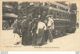 75 PARIS VECU ATTENTE AU TRAMWAY - Transport Urbain En Surface