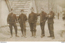 CARTE PHOTO NON IDENTIFIEE CINQ SOLDATS AU CAMP DE SAINT GERMAIN EN LAYE LE 19 MARS 1913 - To Identify