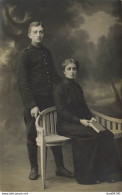 CARTE PHOTO NON IDENTIFIEE REPRESENTANT  UN SOLDAT ET UNE FEMME TOULOUSE 1915 - To Identify