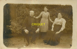 Militaria, Carte Photo D'un Officier Du 26ème D'Artillerie Avec Sa Femme Et Sa Fille - Personen