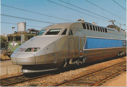 TGV 24 . Dreux . 1989 . Atlantique . Rame 322 . N° 904589 . Photo Baliziaux . - Trains