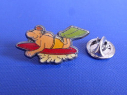 Pin's BD Margerin - Planche De Surf - Mer Sport Nautique - Héros Bande Dessinée (SB5) - BD