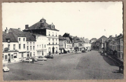 CPSM BELGIQUE - LESSINES - Grand ' Place - TB PLAN Centre Intérieur Village - TB AUTOMOBILES Dont 2 CV MAGASINS - Lessines