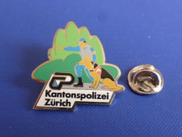 Pin's Police Suisse Zurich - Kantonspolizei - Policier Chien Berger Allemand (KB13) - Policia