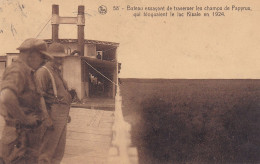 58 Bateau Essayant De Traverser Les Champs De Papyrus Qui Bloquaient Le Lac Kisale En 1924 - Belgisch-Congo