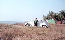 ANGOLA AFRICA  VW VOLKSWAGEN BEETLE KAFER ORIGINAL AMATEUR 35mm SLIDE PHOTO 1965 NB3937 - Diapositivas