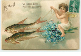 N°14779 - Carte Gaufrée - 1er Avril - CLapsaddle - Ange Sur Des Fleurs  Tiré Par Des Poissons - 1 De April (pescado De Abril)