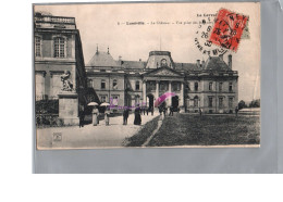 CPA - LUNEVILLE 54 - Le Château Vue Prise Des Bosquets Très Animé Dans La Rue Femme Ombrelle 1908 - Luneville