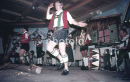 4 SLIDES SET 1980s COSTUME FOLK DANCE AUSTRIA AMATEUR 35mm DIAPOSITIVE SLIDE Not PHOTO No FOTO NB3956 GAY INTEREST - Diapositive