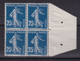 D 777 / LOT N° 140 BLEU FONCE BLOC DE 4 NEUF** COTE 32€ - Collections