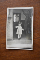 F1934 Photo Romania Child On The Threshold Of The House - Fotografía
