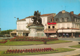 CPM-16- COGNAC - Statue De François 1er - Commerces - Austin Mini- Bar De La Renaissance * SUP - * 2 Scans - Cognac