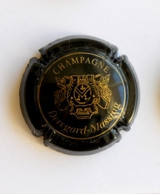 ANCIENNE PLAQUE DE MUSELET, CAPSULE DE CHAMPAGNE - DEREGARD MASSING - OR ET NOIRE - Collezioni