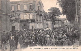 PUTEAUX (Hauts-de-Seine) - Usine De Dion-Bouton, La Sortie Des Ateliers - Voyagé (2 Scans) Bravais 12 R Pêcherie Valence - Puteaux