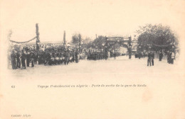 CPA ALGERIE / VOYAGE PRESIDENTIEL EN ALGERIE / PORTE DE SORTIE DE LA GARE DE SAIDA / Cliché Rare - Saida