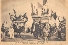 CPA ALGERIE / VOYAGE EN ALGERIE DU PRESIDENT DE LA REPUBLIQUE / AVRIL 1903 / LE KREIDER / PRESENTATION DES BASSOURS - Autres & Non Classés