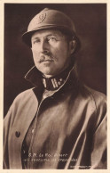 FAMILLES ROYALES - SM Le Roi Albert - En Costume De Tranchées - Portrait - Un Homme En Costume - Carte Postale Ancienne - Königshäuser