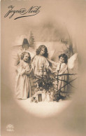 FETES - VOEUX - Noel - Joyeux Noel - Trois Jeunes Filles En Mettant Des Tenues D'ange - Carte Postale Ancienne - Altri & Non Classificati