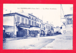 F-17-La Tremblade-33A108  La Place Gambetta, Café Gambetta, Vieux Camion, Cpa BE - La Tremblade