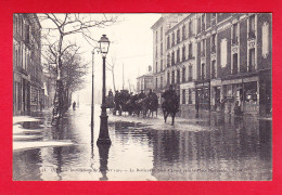 F-94-Ivry-10P201 Inondations De 1910, Le Boulevard Sadi Carnot, Vers La Place Nationale, Animation, Cpa BE - Ivry Sur Seine